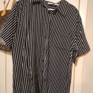 Carolina Black and White Striped Button-Up, Short-Sleeved Shirt 16W